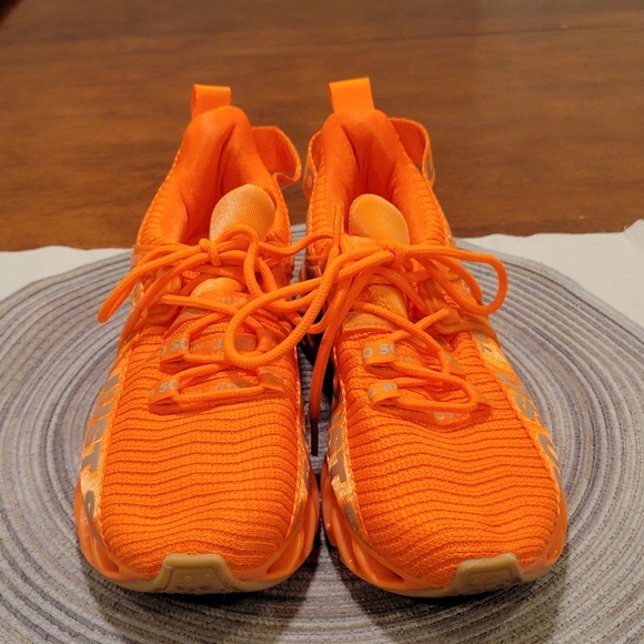 🪷EUC~ WALKING SNEAKERS - Picture 7 of 8